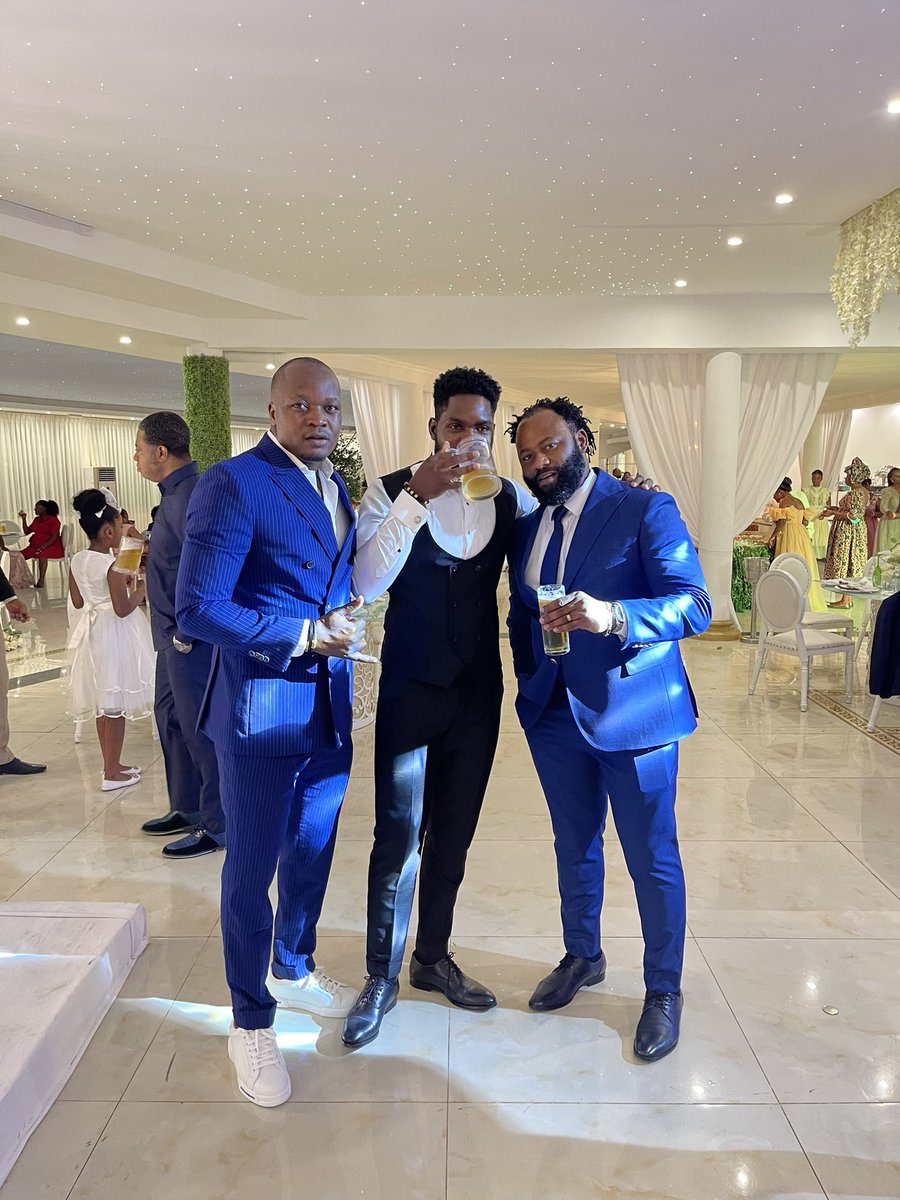 BelgildoBila's tweet photo. Team Prod na casa π .!!!
#HamiltonWedding ππ€΅ββοΈπ https://t.co/eBSFkBBbGO