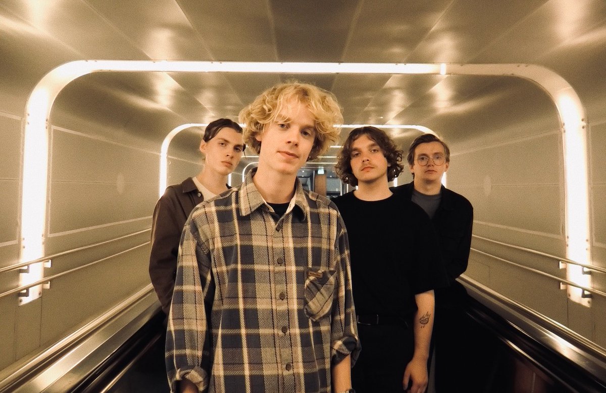 ClashMagazine's tweet photo. Angsty-but-cute bedroom punk from Norway - @thisdaze's excellent new single 'Skiptracing' puts us in mind of Yuck, or even Dinosaur Jr.

An excellent fuzzed out indie pop song, you can check it out nowwwww ->

https://t.co/Ak0ziSWY3J https://t.co/DuXtCMsaTU