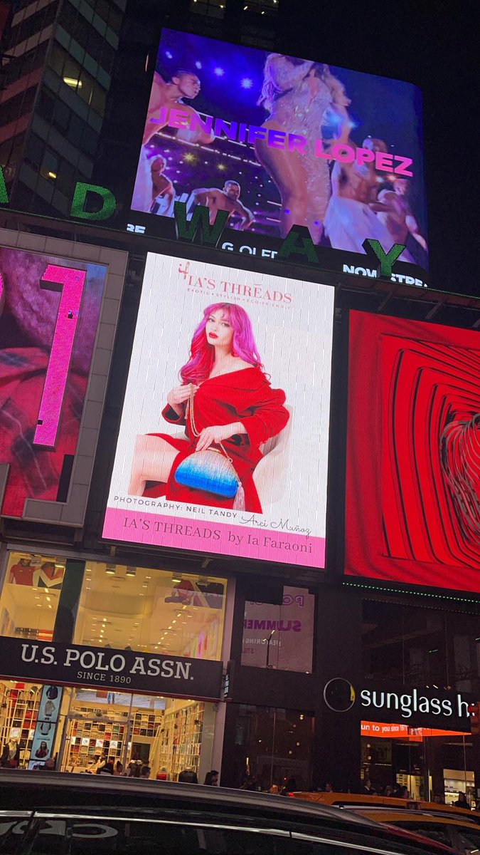 SPOTTED: #ArciMuñoz is on the LED billboards at Time Square, New York for #IAsThreads. 💕👜

#CSGoesGlobal