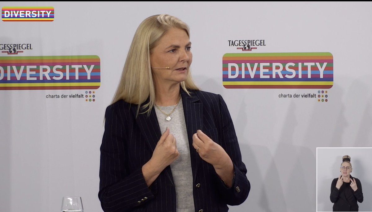 AllBright Stiftung (@allbrightger) on Twitter photo "Die #Kapitalmarktseite guckt immer genauer auf das Thema #Diversity. Investoren werden in Unternehmen investieren, die zeigen, dass sie mit der Gesellschaft verwoben sind." <a href="/AC_Grohnert/">AnaCristina Grohnert</a>, Vorstandsvorsitzende der @ChartaVielfalt, bei der #DIV21. "Die #Kapitalmarktseite guckt immer genauer auf das Thema #Diversity. Investoren werden in Unternehmen investieren, die zeigen, dass sie mit der Gesellschaft verwoben sind." <a href="/AC_Grohnert/">AnaCristina Grohnert</a>, Vorstandsvorsitzende der @ChartaVielfalt, bei der #DIV21.