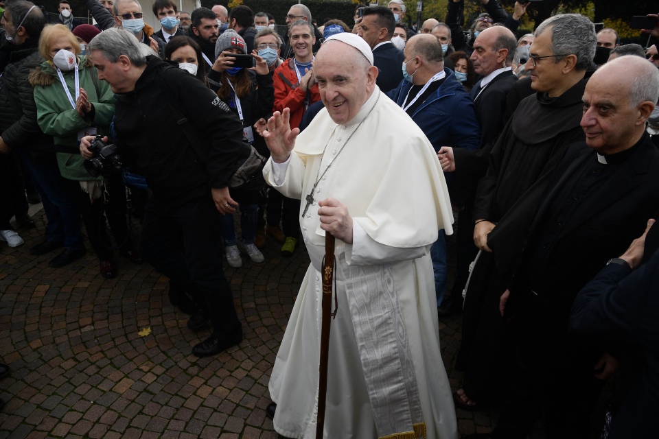AleteiaFR's tweet photo. [EN DIRECT] Le pape François à la rencontre des pauvres à Assise
👉https://t.co/nbeo7SUtAf👈 https://t.co/thp9LEWWYL
