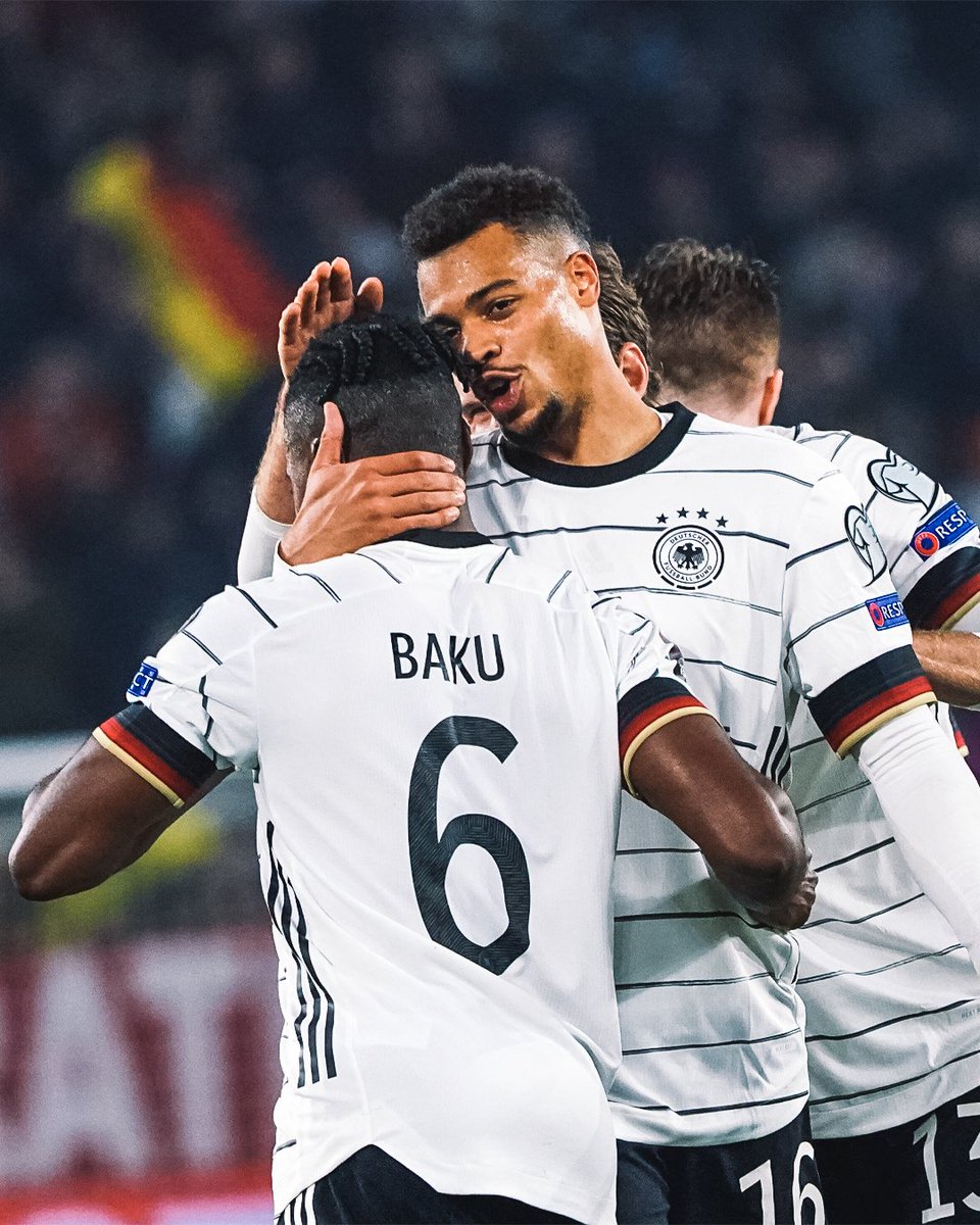 VfL_Wolfsburg's tweet photo. "Schön die Kirsche reingezirkelt, Ridle!" 🤩💬

#Baku #GERLIE #VfLWolfsburg https://t.co/RZS7RsEk6c
