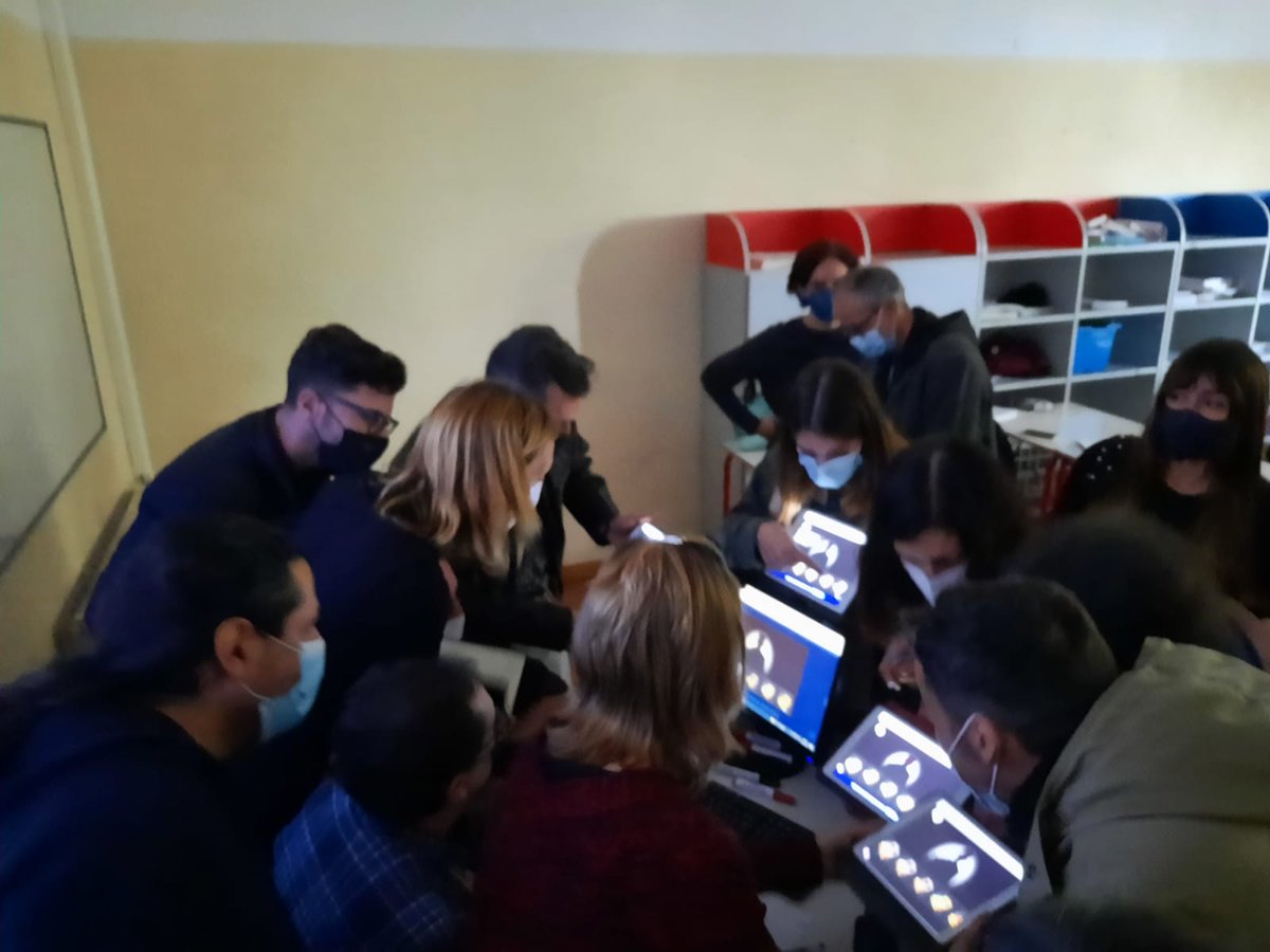 Los pasados días 4,5 y 6 de noviembre, nuestro compañero Javier Vicente impartió en el Liceo español Cervantes de Roma, dependiente del Ministerio de Educación, una formación sobre #gamificación y #aprendizajecooperativo 
Nos entusiasma la idea de que traspasamos fronteras.