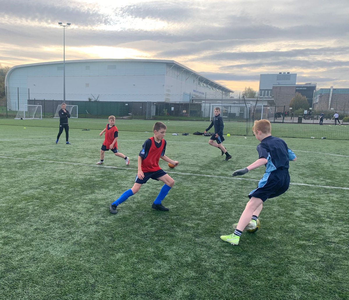 NEliteAcademy's tweet photo. A super busy week here @BenfieldSchool elite football academy.

🔘Year 9 fixture Monday
🔘Year 7 fixture Wednesday 
🔘As well as starting our indoor S&amp;C programme.
🔘And our winter Futsal training. 

🙌🏻Competitive fixtures
👌🏻Technical and physical development 

#playlearngrow https://t.co/jYAsrdYGtu
