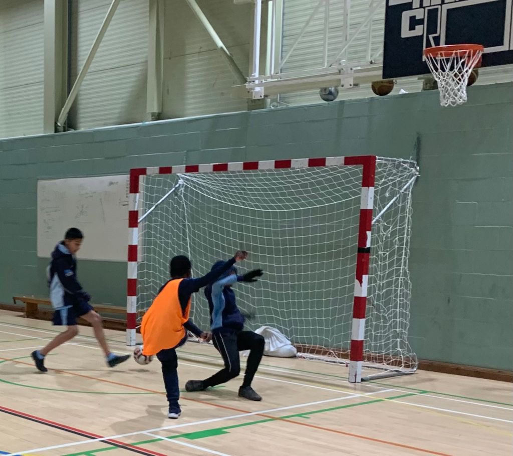 NEliteAcademy's tweet photo. A super busy week here @BenfieldSchool elite football academy.

🔘Year 9 fixture Monday
🔘Year 7 fixture Wednesday 
🔘As well as starting our indoor S&amp;C programme.
🔘And our winter Futsal training. 

🙌🏻Competitive fixtures
👌🏻Technical and physical development 

#playlearngrow https://t.co/jYAsrdYGtu