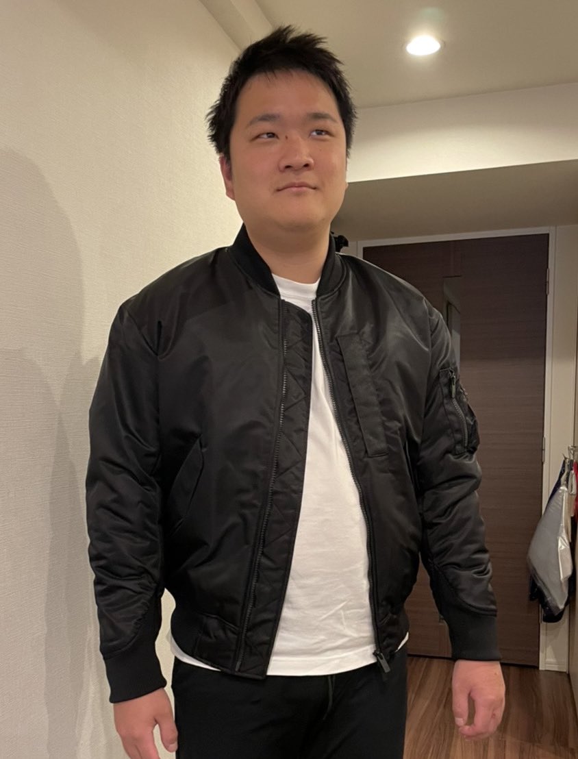 ユニクロで＋JのMA-1買ったけどどう見ても仕入れのおじさん😂