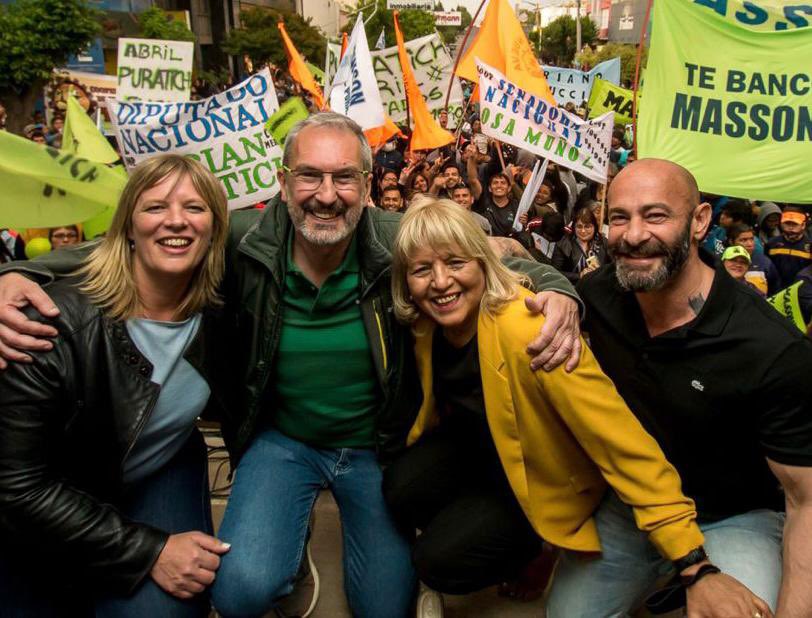 ChubutPrimerook's tweet photo. 👉Somos la única fuerza provincial que solo tiene intereses puestos en su Provincia. Por eso, este próximo domingo, cuando elijas los senadores y diputados que nos representarán en Buenos Aires, votá 📩 por Chubut. 

#UniteConTuVoto 📨
#ChubutPrimero💙💚 https://t.co/QugkbAd8uG