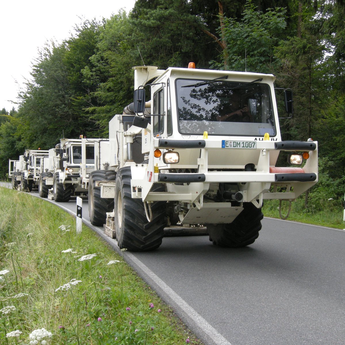 munstersche's tweet photo. #Geophone Keine Angst vor den unbekannten Aparillos am Straßenrand, es handelt sich um Geophone, und sich auch auch nicht in der Nacht vor den Vibrotrucks erschrecken. Münster wird seismisch unter die Lupe genommen @SeismikM
https://t.co/5z0ZMeaXsr
und
https://t.co/6YjB5DJ4yL https://t.co/YTOkmUiQAZ