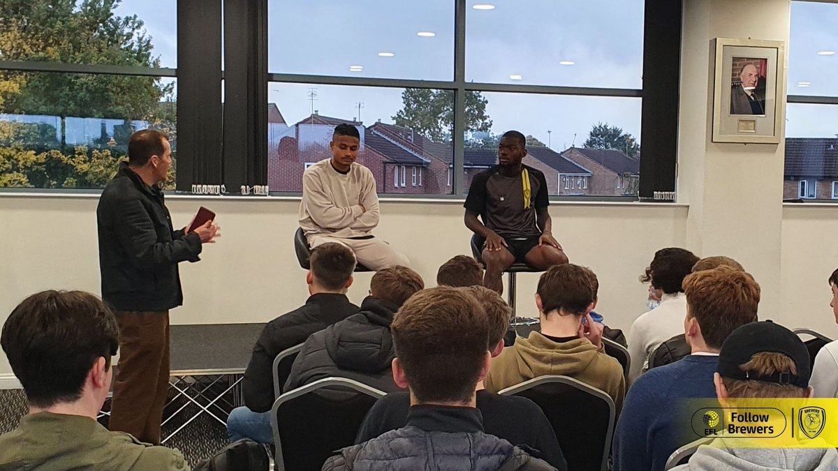 burtonalbionfc's tweet photo. ⚽️ @DerbyUni students get a taste of football journalism with a chance to interview Brewers first team players

Find out more 👉 https://t.co/EidpM1DUkr

#BAFC #Brewers https://t.co/FYtpTfkOd8