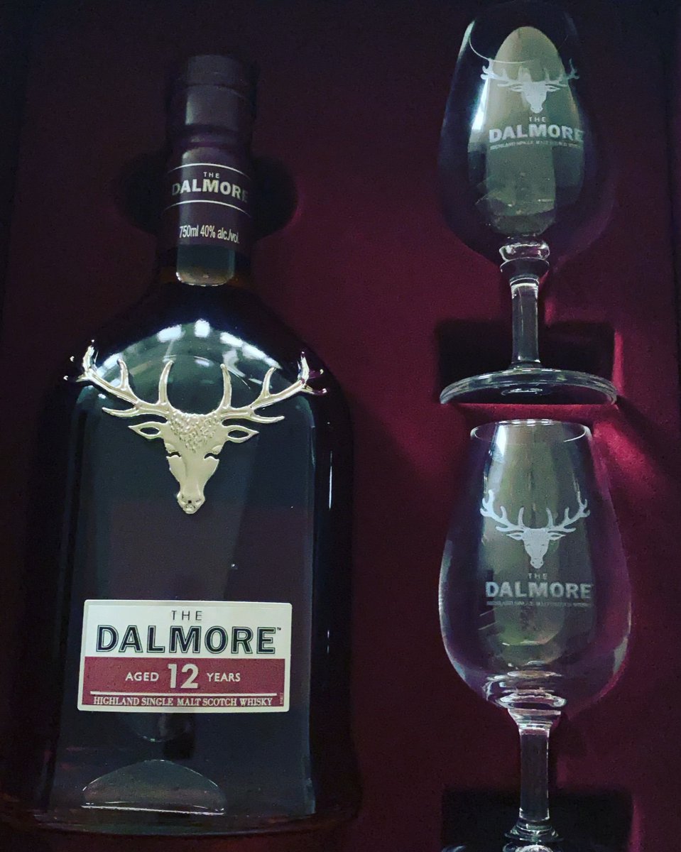 escoceses_c's tweet photo. @DalmoreWhisky Fundado por Sir Alexander Matheson, en 1839. Uno de nuestros favoritos #dalmorewhisky 12 años 40% ABV, cebada 100% malteada.  Aspecto: Profundos tonos ámbar y bronce.  Piernas o lagrimas medianas. https://t.co/PmCzlcITx6