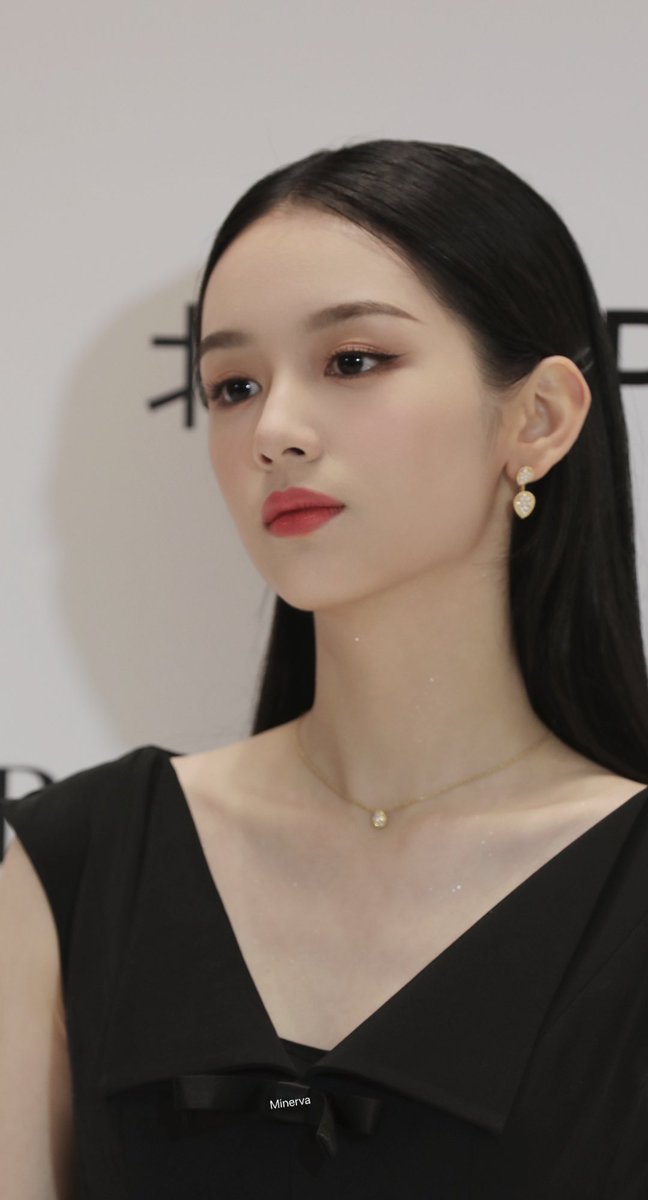 sukidesu_korea's tweet photo. 周也ちゃん元々この美しい女優さんの事は知っていたけど雰囲気が大人っぽすぎて98年生まれという事実を知り改めて驚愕してる https://t.co/rGL14oJlLC