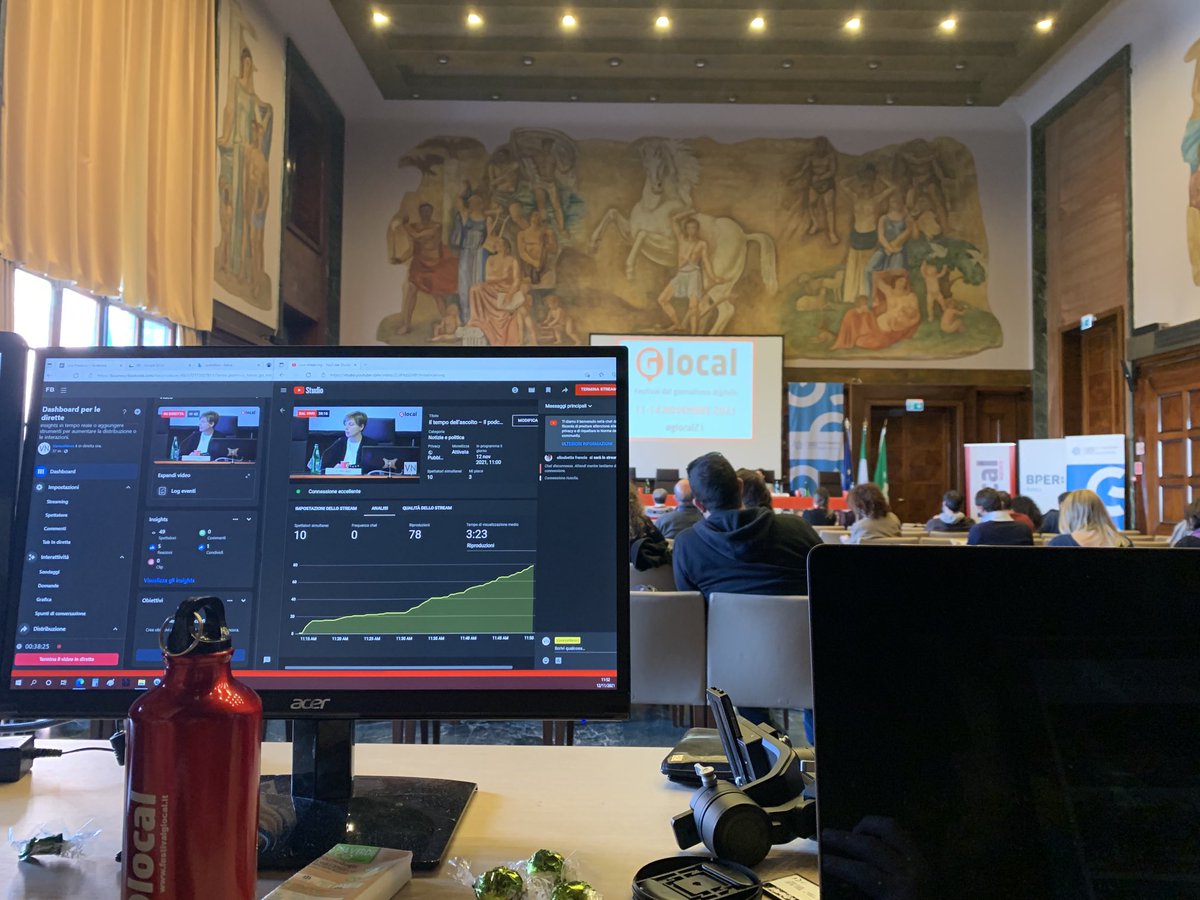 Le ricette per il podcast perfetto, frasi corte e richiami frequenti alla storia per non far perdere il filo di chi ascolta. Lezioni di giornalismo ⁦<a href="/festivalglocal/">Festival Glocal</a>⁩ con ⁦<a href="/robybertolini/">Roberta Bertolini</a>⁩ ⁦<a href="/ceciliasala/">Cecilia Sala</a>⁩ ⁦<a href="/Francescami/">francesca milano</a>⁩
