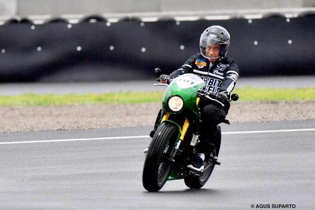 dihatiMU____'s tweet photo. @jokowi Yg mana ducati asli ?
#OrdeBobrok https://t.co/eecxmPhesa