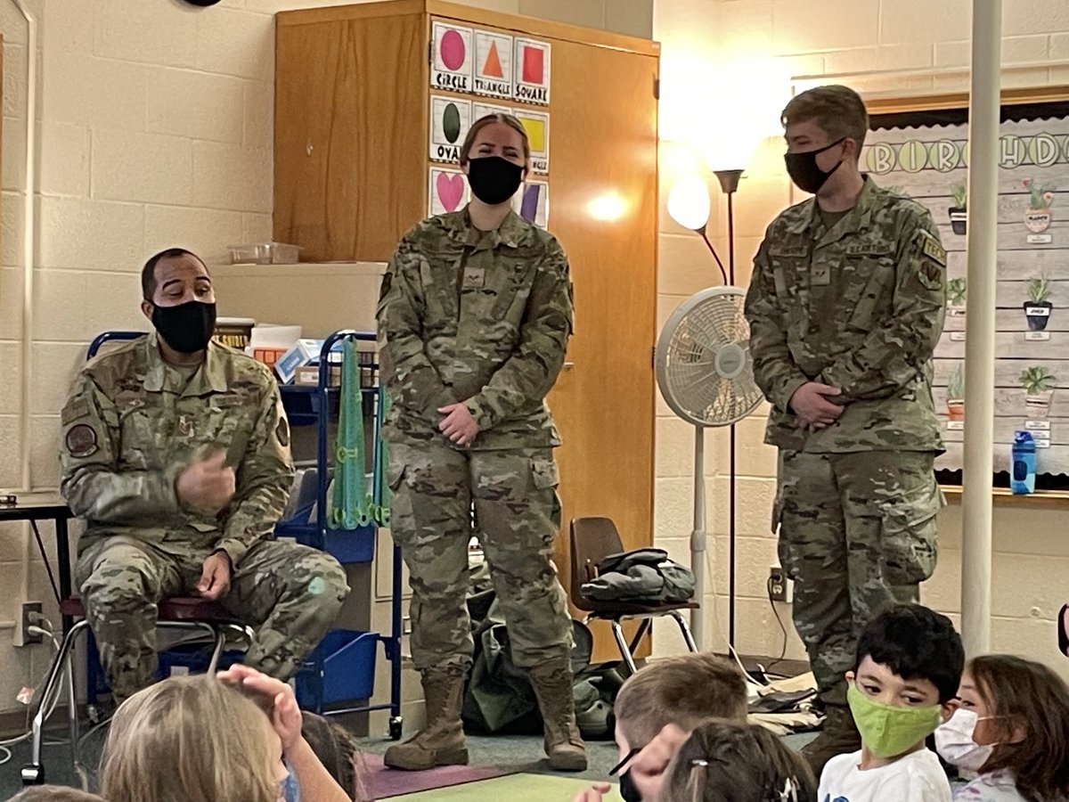 BFroadrunner's tweet photo. Our 1st graders had some special visitors stop by! We thank the Veterans and current servicemen and women for their service! #learningatBF https://t.co/ckxL01uMgh