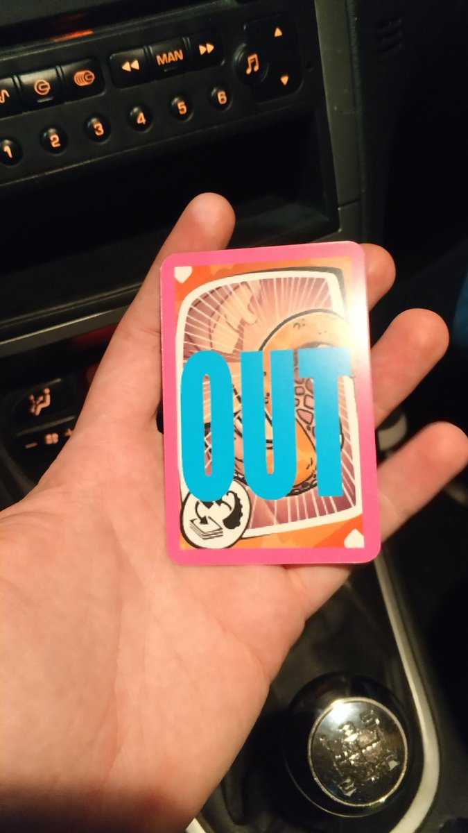 guaradubidu's tweet photo. @Tranjisgames puede ser que haya comprado el único pack de halloween con carta extra? https://t.co/wQHbaUEwSG