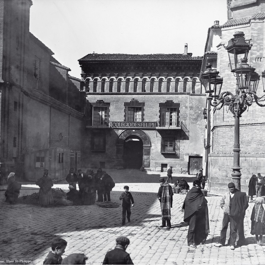 ¿Conoces a alguien que fuera al Colegio de San Felipe de #Zaragoza? Abuelos, bisabuelos, amigos de la familia...

➡️ Este colegio cerró sus puertas hace 78 años para convertirse posteriormente en una de las sedes de <a href="/ONCE_oficial/">ONCE</a> 

¡Qué cambiado está todo! 🤭😯