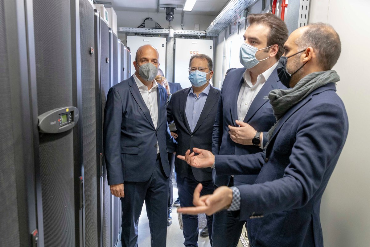 Pierrakakis's tweet photo. Το «Πράσινο» Data Center της @grnet_gr στον Λούρο αποτελεί εικόνα από το μέλλον της χώρας – ένα μέλλον καινοτομίας και προσαρμογής στις διεθνείς εξελίξεις. 

Υπογράφοντας το Μνημόνιο Συνεργασίας μεταξύ @ppcrenewables @mavrosko και @grnet_gr. https://t.co/XU4D16XvXb https://t.co/zRMPswG14u