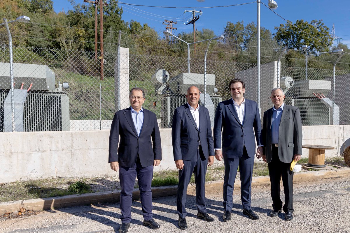 Pierrakakis's tweet photo. Το «Πράσινο» Data Center της @grnet_gr στον Λούρο αποτελεί εικόνα από το μέλλον της χώρας – ένα μέλλον καινοτομίας και προσαρμογής στις διεθνείς εξελίξεις. 

Υπογράφοντας το Μνημόνιο Συνεργασίας μεταξύ @ppcrenewables @mavrosko και @grnet_gr. https://t.co/XU4D16XvXb https://t.co/zRMPswG14u