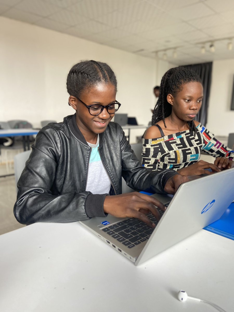 ETCeducation's tweet photo. Cohort-5 #Hackathon: Pitch Day Vibes🥳 (12th Nov 2021)

We did it queens 👸🏻 We made it to the end 🚶🏻‍♀️ Kudos to the ladies that made it this far. We are all winners🥳

#100DaysOfCodeQueen #womenintech #CodeQueen https://t.co/hxhVV59zOX
