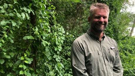 CBCPEI's tweet photo. Why garlic mustard isn't a plant you want in your garden bed https://t.co/r79MfSXAVJ #pei https://t.co/gKywXQTXsJ