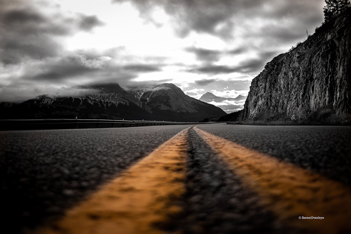 WalksHippie's tweet photo. Guiding me along mountain roads thru the dark days. Winter is coming. What do you think? #mountains #photo #PhotoOfTheDay #canonphotography #lightroom #beauty #beautiful #amateurphotography #icefields #PicOfTheDay https://t.co/EImKEuoqLC