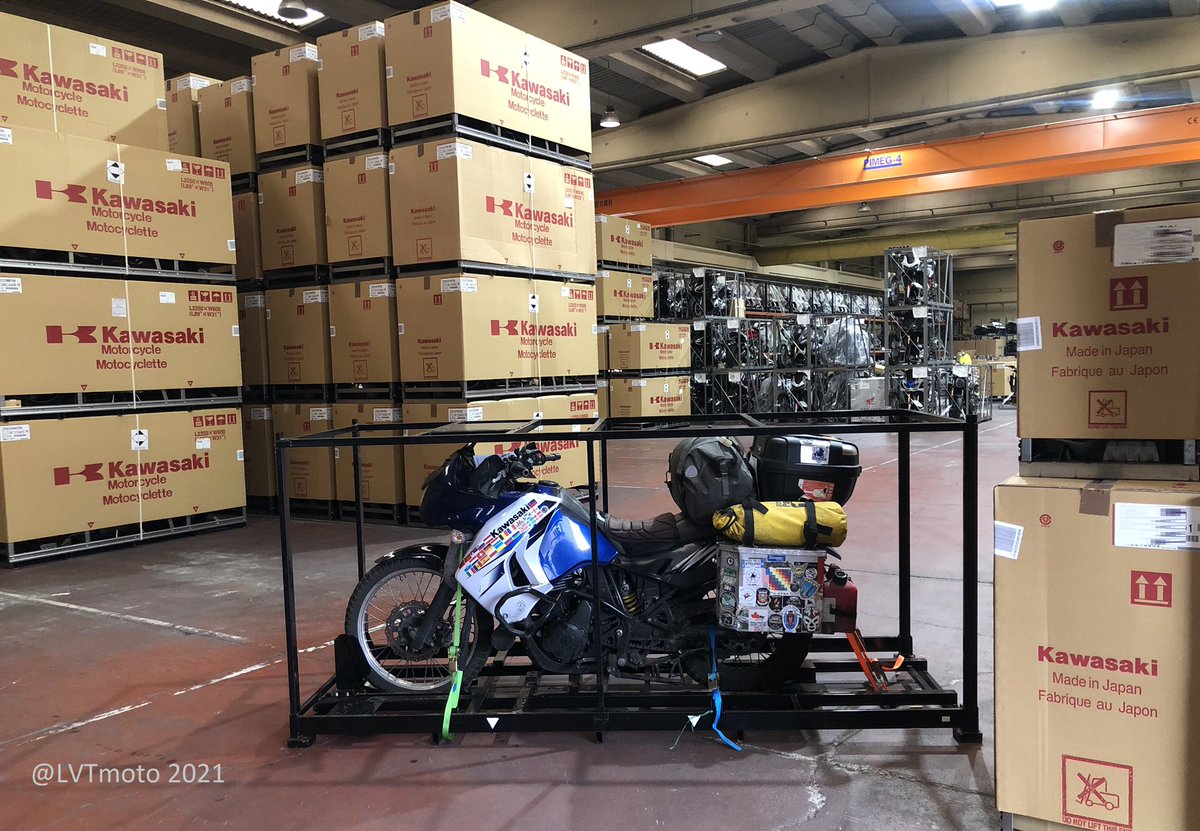 LVTMOTO's tweet photo. Unas aun no han empezado a rodar y pronto estaran en tu concesionario @Kawasaki_Espana, otra ha recorrido medio mundo (de momento) y la tenemos lista para devolverla a #Uruguay. 
Gracias por la confianza !! https://t.co/YVhFqMMeAB
