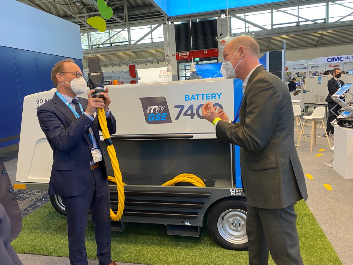 interairport's tweet photo. #interairporteurope warmly welcomes Jost Lammers to Munich Trade Fair Centre 📍

The President and CEO of @MUC_Airport joins the #runwaytorecovery and gets on board of the world's leading airport exhibition 🛫 https://t.co/5RrpAbPk1r