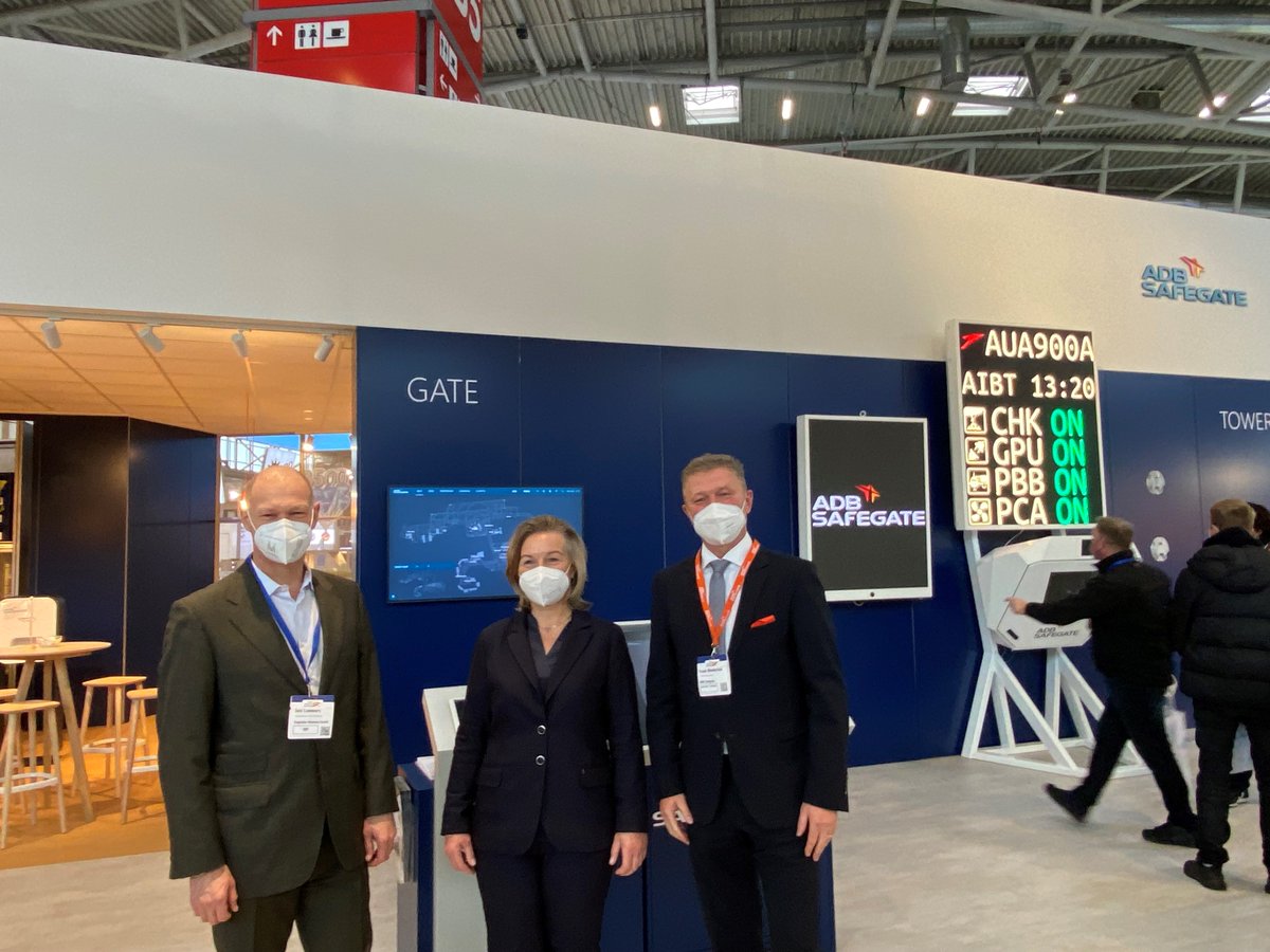 interairport's tweet photo. #interairporteurope warmly welcomes Jost Lammers to Munich Trade Fair Centre 📍

The President and CEO of @MUC_Airport joins the #runwaytorecovery and gets on board of the world's leading airport exhibition 🛫 https://t.co/5RrpAbPk1r
