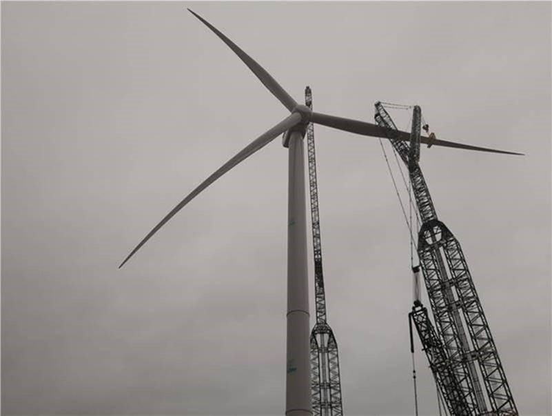 mvgerhardt's tweet photo. Today we installed the last blade. This is how the world's largest #Windturbine looks like! With a capacity of up to 15MW and a 222m Rotor. We have innovative solutions to combat #climatecrisis but we need more courage to deploy them! #Offshorewind #COP26 https://t.co/WtT2HNGIso