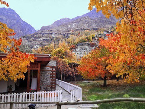 serena_hotels's tweet photo. Fall in love with the delightful autumn colours at the recently launched Serena Altit Fort Residence. #serenaaltitfortresidence #autumnvibes #autumninhunza🍁🍂 #hunzavalley #pakistan #destinationpakistan https://t.co/tQMr9uVW7P
