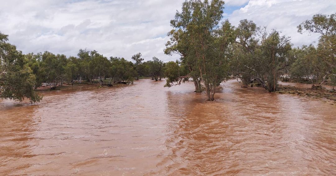 weatherzone's tweet photo. It's been a wet and wild week in central Australia. Check out this shot of the #ToddRiver flowing, captured earlier this week by @littlecrazystick/IG.

More at https://t.co/M7KZrdZ3Y2 https://t.co/vD793fK7fu