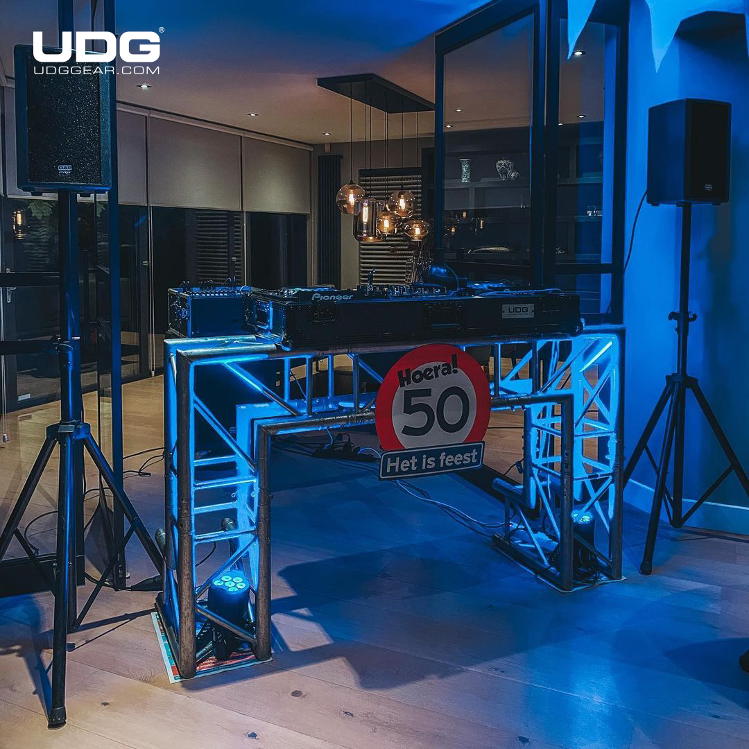 udggearcom's tweet photo. Set up a drive-in show. I'll make sure your party is a real spectacle! by @mr.meijstro
#UDG #UDGGEAR #Deejay #Producer #DJLIFE #UDGonTheRoad #DJonTour #UDGreGram #flightcase #spektakel #driveinshow #50ebirthday #waalwijk #fiskes #losgaan #versoepelen #serato #rekordbox #traktordj https://t.co/akoolZYXN3