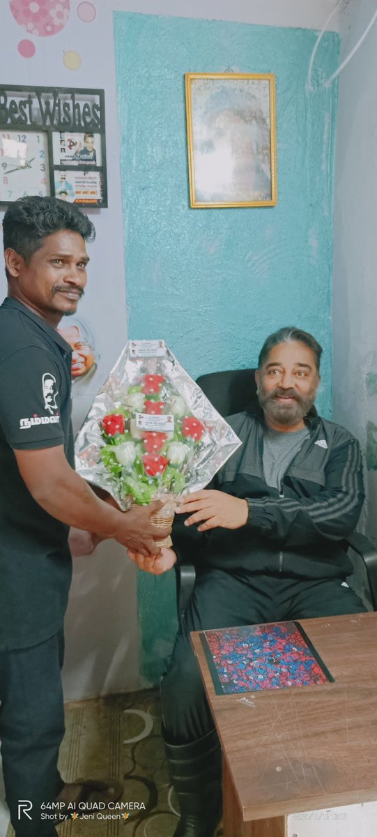 Ramhaasan7's tweet photo. ஓரு ரசிகன் வீட்டில் ஆண்டவர் #KamalHaasan இது விட ஒரு ரசிகனுக்கு வேற என்ன வேணும் ❤ #நற்பணிநாயகன்_கமல் https://t.co/5FcQvJJttN