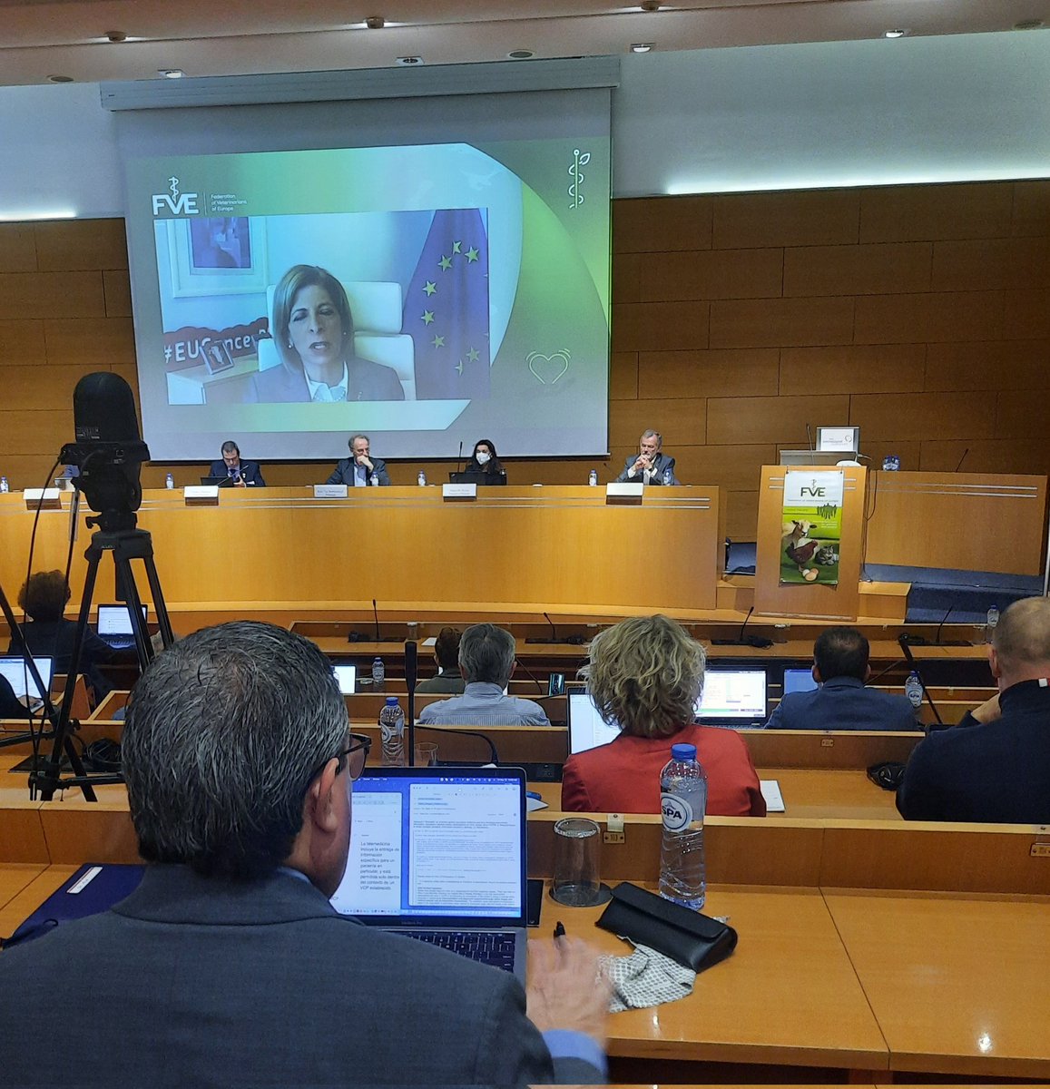 JanVaarten's tweet photo. Engaged speech by Mrs Stella Kyriakides, EU commissioner for Health and Food Safety, commending FVE and looking forward to continued good collaboration on important topics as One Health, AMR, animal welfare and food safety. #FVE #EU #Animalhealth #Animalwelfare https://t.co/Tw40vZ7i24