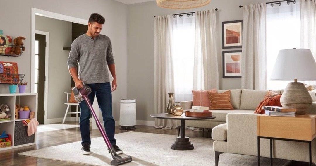 LGDonna1's tweet photo. ✔️✔️✔️ that fall cleaning list with one machine: #LGCordZero. It vacuums carpet, mops floors, and reaches any awkward crevices and corners. #LGVacWeek #lgfam @lgjimansel @LGBBrownNE https://t.co/8K7r52rV1N