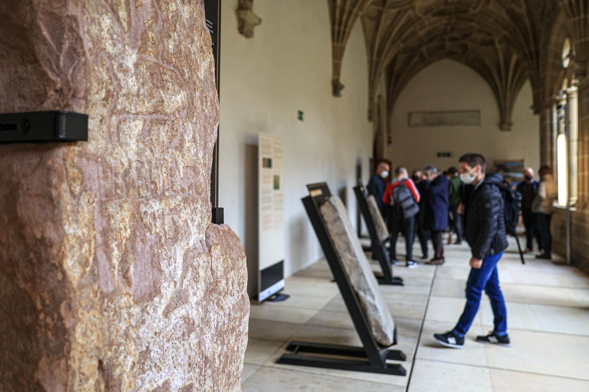 santelmomuseoa's tweet photo. Gaur erakusketa berria inauguratu dugu👇 

📌Euskal sustraiko jende izenak erromatar epigrafian. Soriako Tierras Altasko hilarriak.
ℹ️ https://t.co/vkJQUk92sI

#SanTelmoMuseoa #inaugurazioa #donostia https://t.co/uY6VBycEZG