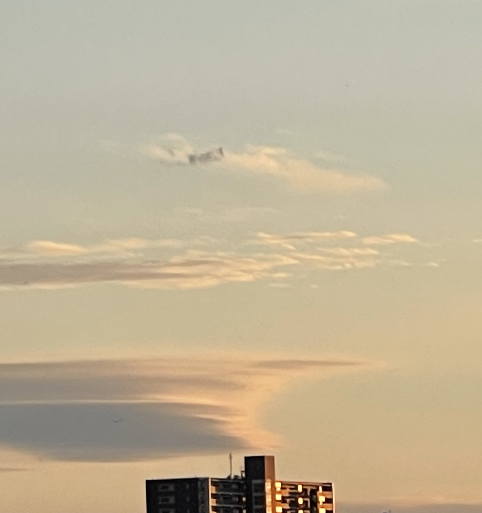 今日の空 帯状雲がでてました 地震 地震雲 地震前兆 T Co Wpf8b3zn5j Twitter