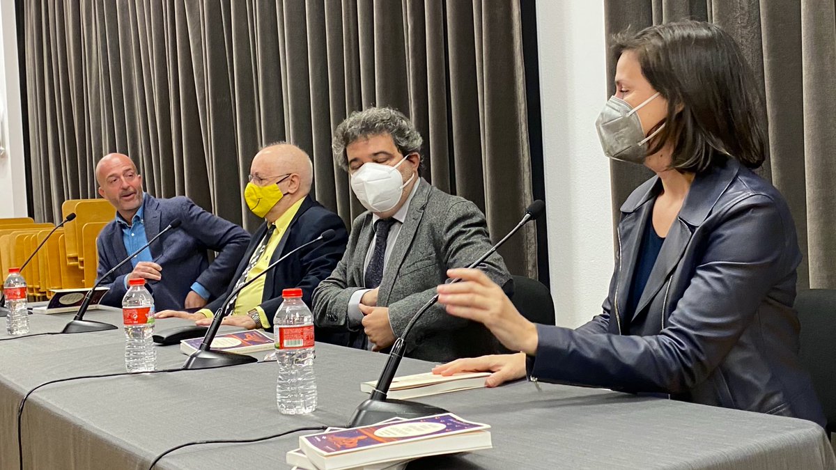 Liceu_cat's tweet photo. No hi havia lloc millor que el Liceu per presentar el llibre ‘Jaume Tribó: memòries d’un apuntador’ (@HuygensEd) que signa @jaumerb al voltant dels records del nostre mestre assistent musical, enciclopèdia viva del Gran Teatre. https://t.co/9oFJbF3bXk