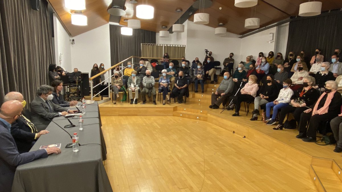 Liceu_cat's tweet photo. No hi havia lloc millor que el Liceu per presentar el llibre ‘Jaume Tribó: memòries d’un apuntador’ (@HuygensEd) que signa @jaumerb al voltant dels records del nostre mestre assistent musical, enciclopèdia viva del Gran Teatre. https://t.co/9oFJbF3bXk