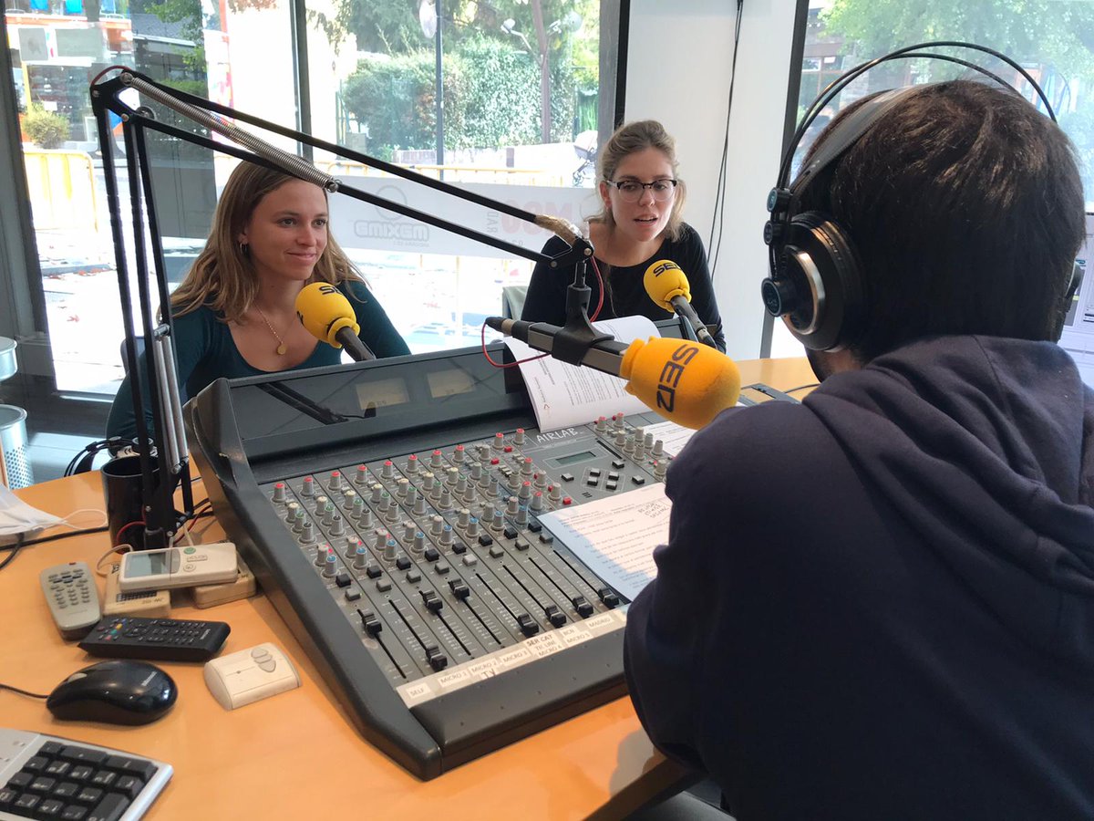 JuniorReportRED's tweet photo. 💬 "Teniu la redacció més gran del món! Més de 4.500 redactors treballant conjuntament"📝

👉Així va reaccionar @ArnaldSan de @SER_Andorra quan li vam explicar el #ProjecteRED al programa 'Soroll Andorra'.

🔗🔊Podeu escoltar l'entrevista sencera aquí 👇
https://t.co/RQj3cnMmPH https://t.co/viR1o8SXDm