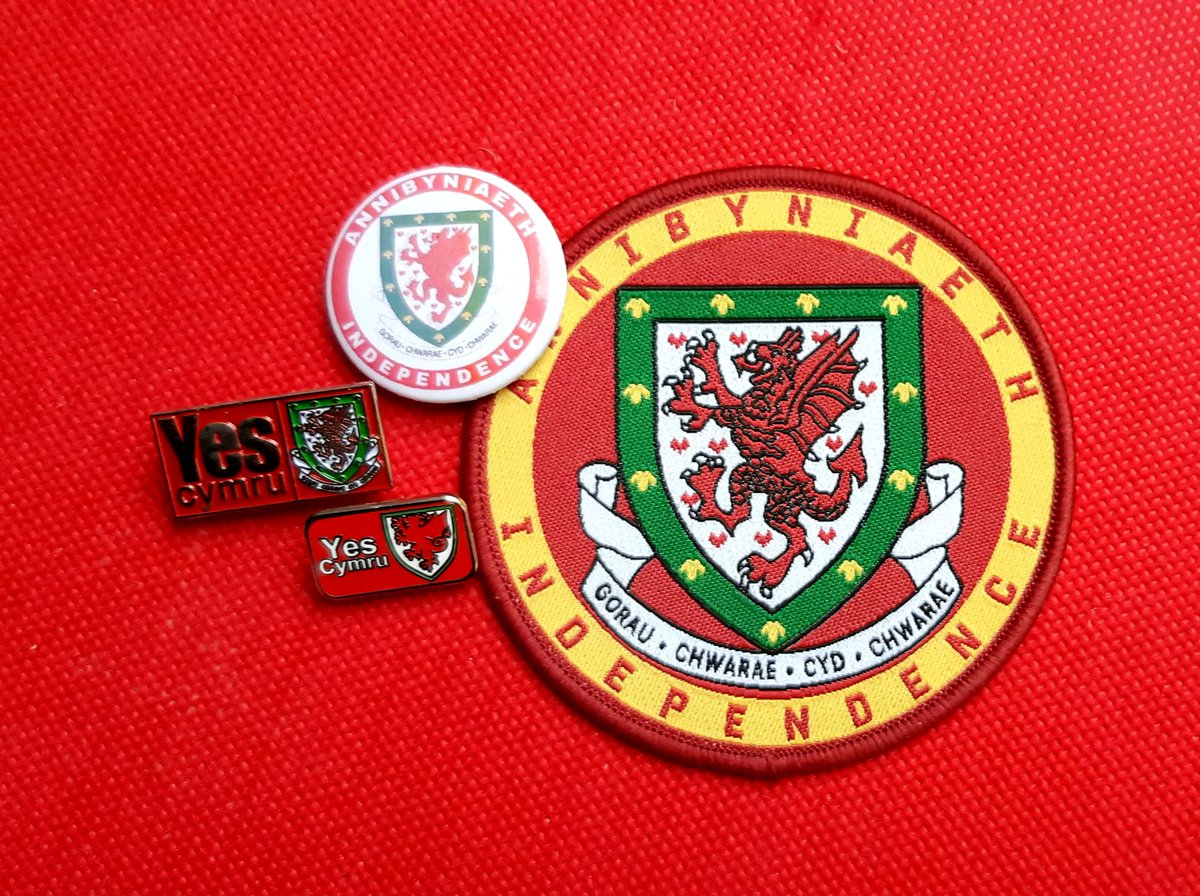 oldwelshpins's tweet photo. Excellent use of the old and new crests as part of the fight for independence from @indywalesfans
With a pre-match march to the ground organised before the Belarus game.
.
.
.
.
.
.
#annibyniaeth #indywales #theredwall #ywalgoch #walesaway #footballpin #bathodyn #oldwelshpin https://t.co/DKxzuzPIjr