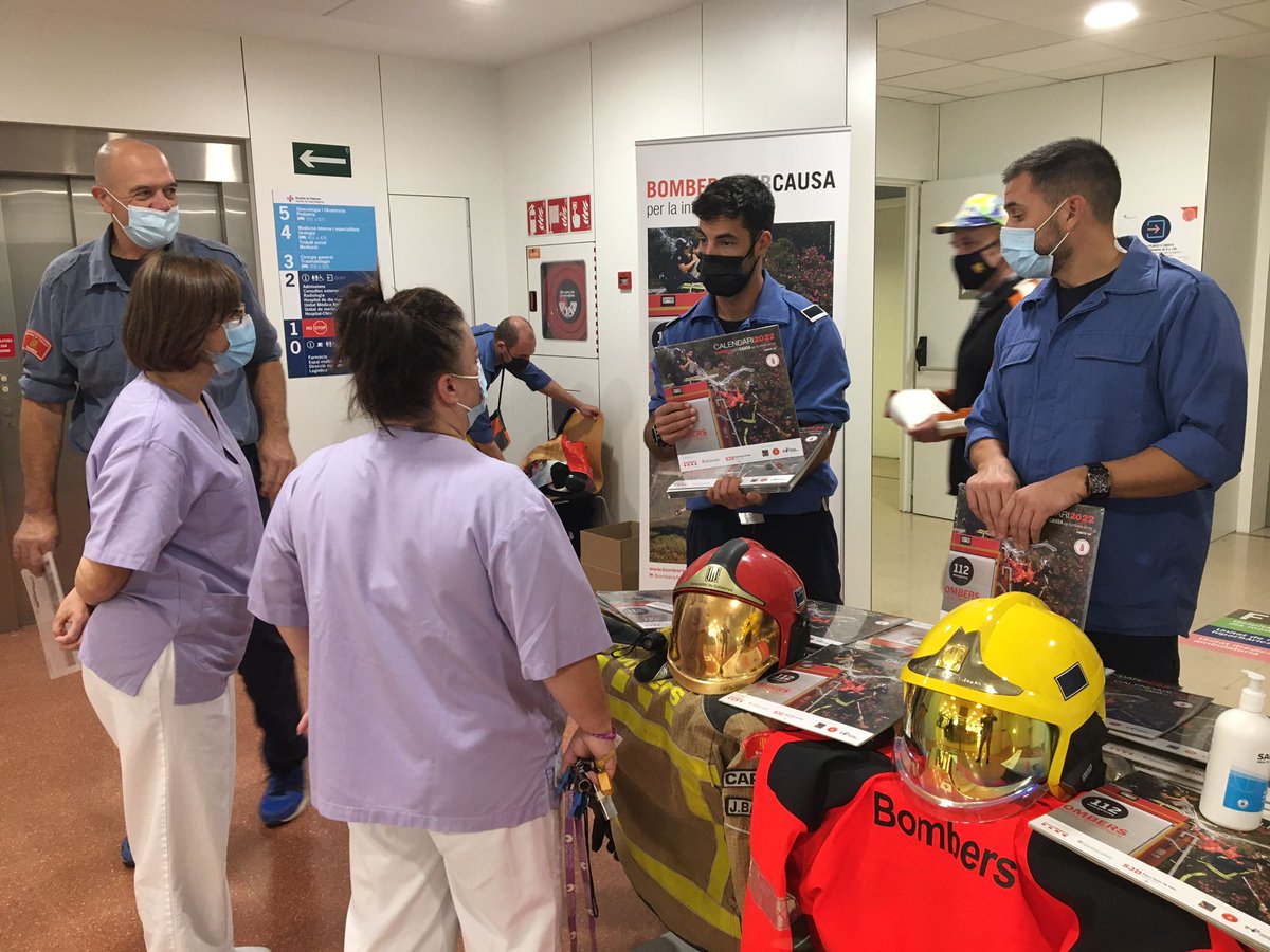 _ssibe's tweet photo. Aquest matí, a #HospitalPalamos hem muntat un punt de venda dels calendaris solidaris dels @bomberscat
Els trobareu fins les 13.30h a la 2a planta
#SolidaritatSSIBE https://t.co/fdksakz9Rk