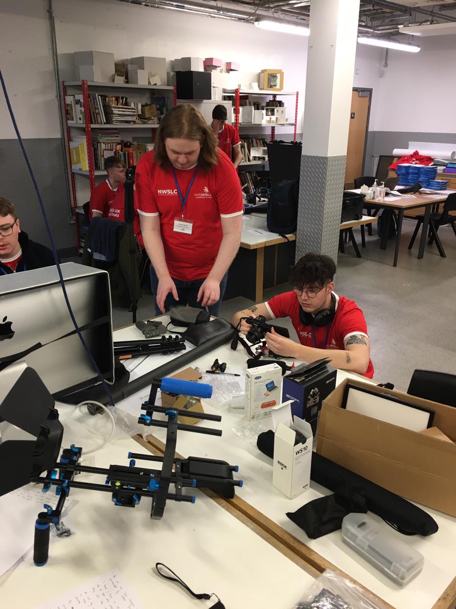worldskillsuk's tweet photo. Lights, camera, action - good luck today to our finalists in Digital Media Production taking place @nwslc_official! 🎥🎬🎞️👏 

#WSUKfinals https://t.co/Es4UVkeZbp