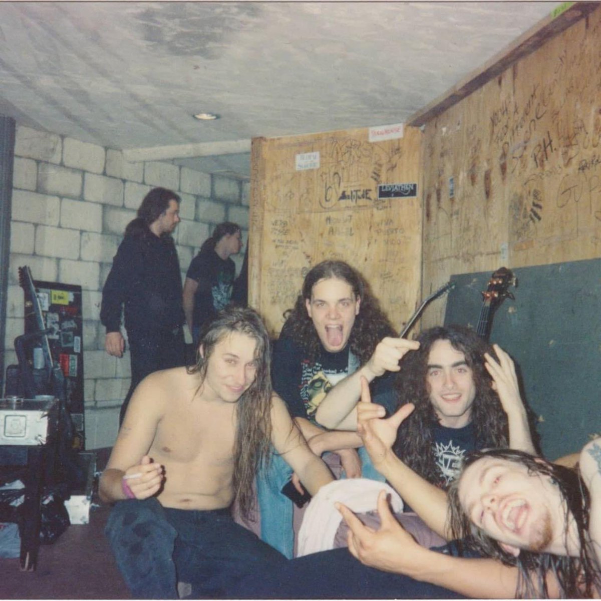 Incantation666's tweet photo. We have posted this photo before but it is worth posting again as today is the 30th anniversary of Entombed’s 2nd studio album Clandestine.

Incantation opened for Entombed on the 1992 Clandestine tour.

#incantation #entombed #deathmetal https://t.co/ugesGU97NR