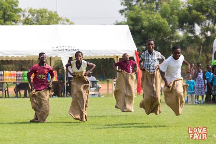 1billionafrica's tweet photo. Who said it's not possible to have fun whilst making impact :) ? Thanks to a wonderful partnership with the Love Fair Team, it's never a dull moment spending time with our young Kings and Queens!
#1BA
#TurningProblemsIntoProjects
#NEXT7 https://t.co/3jACZyYBSm