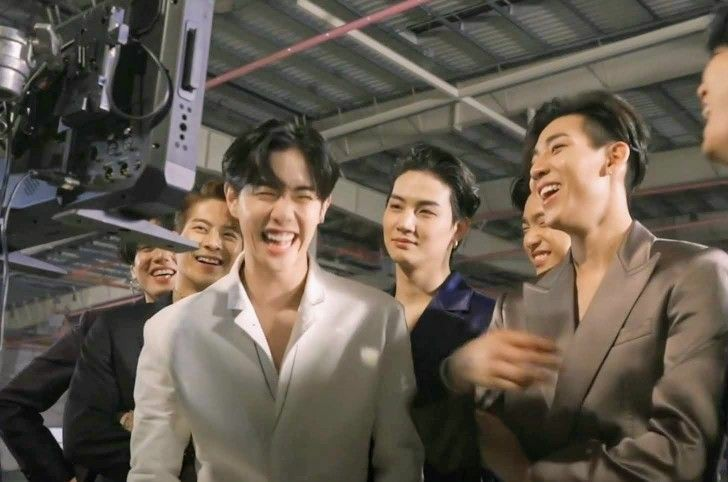 MARKmyheart____'s tweet photo. got7 rn in their gc: https://t.co/Amyq3pSQN3