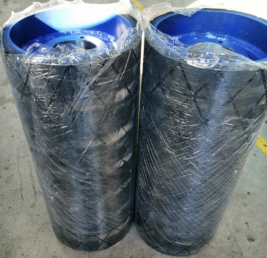 jmrubber1's tweet photo. Revestimiento poleas con dibujo rombo #polines #polea #cintatransportadora #sellosilicona #minerals #solucionesmeniras#solucionesindustriales #extruido #prensados #caucho #pymes #pymeschile #chile #fabrica #mineriaresponsable #industriaalimentos 
#automatizacion  #mineria https://t.co/nTpWYgPtmj
