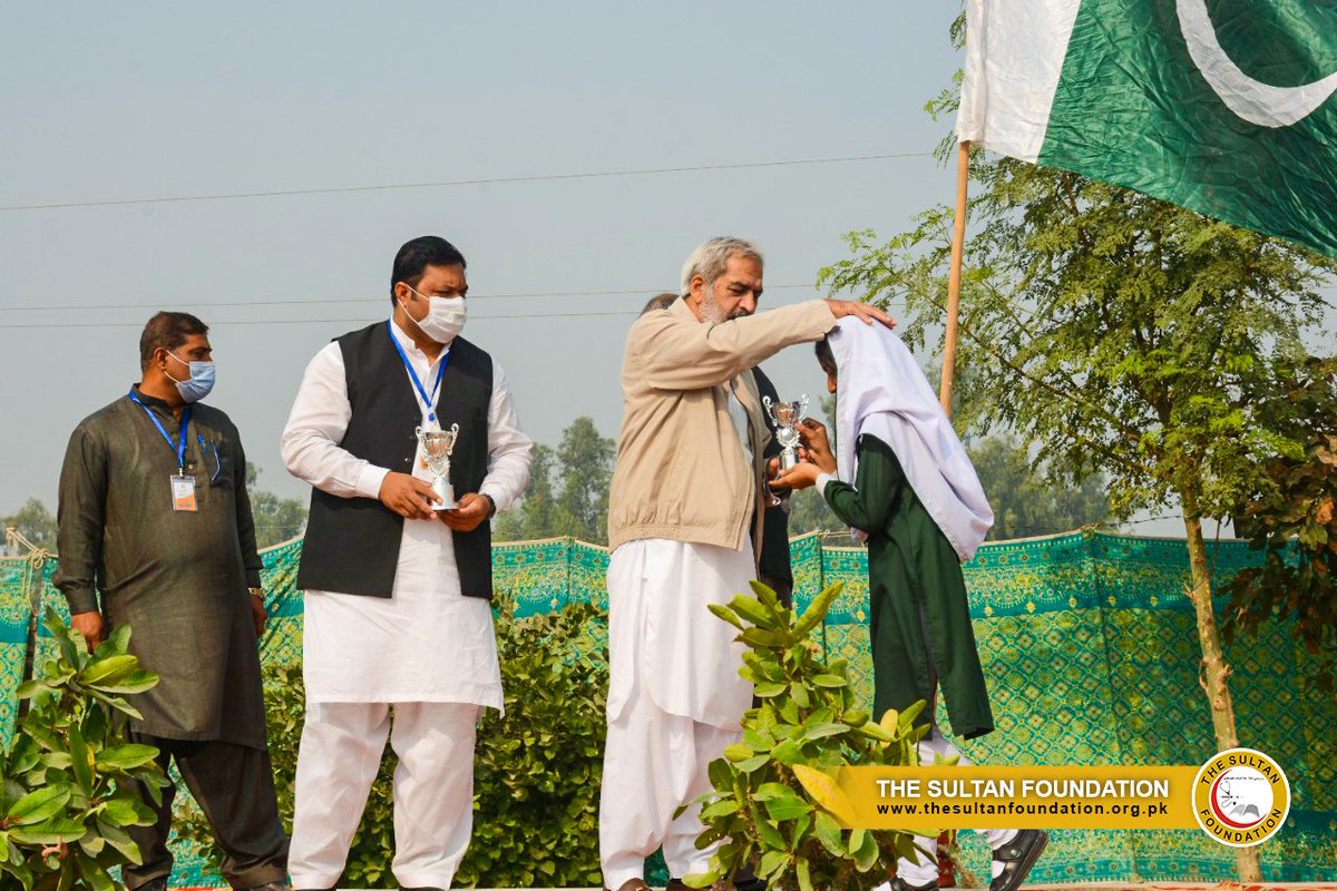 thesultanF's tweet photo. "Dr. Allama Muhammad Iqbal Day", at The Sultan Foundation High School Toba. At the end of the program, the honorable guest Chief Executive of @thesultanF Mr. Majid Fakhri distributed prizes among the students
#iqbalday #IqbalDay2021 #NationalEducationDay2021 Atatuerk https://t.co/ndI1ul2gCm