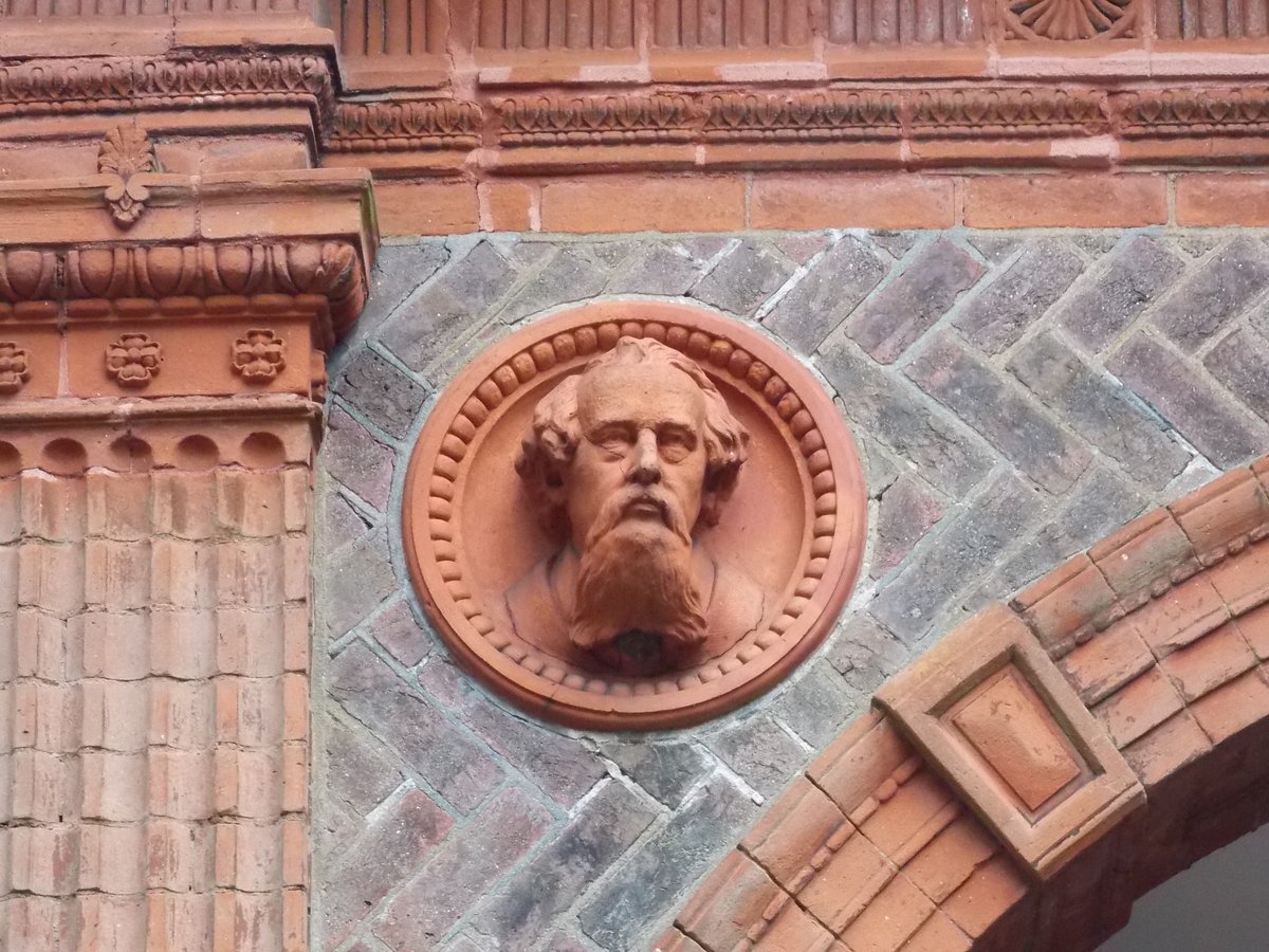WardownHouse's tweet photo. DID YOU KNOW ... one of the busts on the porch at Wardown House features Charles Dickens, the author of A Christmas Carol. Enjoy this traditional story brought to life in the Museum
Book tickets: https://t.co/fA6thu1OSM
#ACE_Supported #Heritage #Dickens
#Scrooge https://t.co/3w5ZjKMmJx