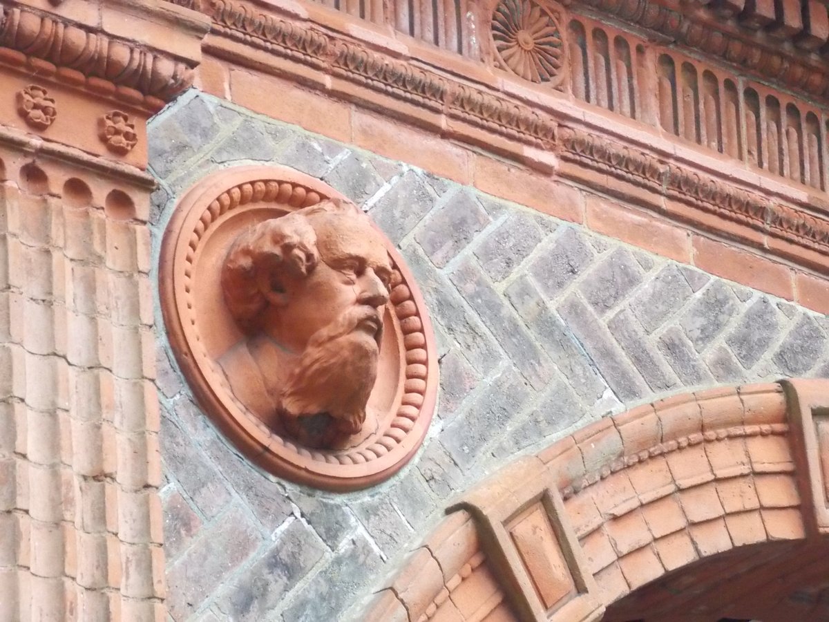WardownHouse's tweet photo. DID YOU KNOW ... one of the busts on the porch at Wardown House features Charles Dickens, the author of A Christmas Carol. Enjoy this traditional story brought to life in the Museum
Book tickets: https://t.co/fA6thu1OSM
#ACE_Supported #Heritage #Dickens
#Scrooge https://t.co/3w5ZjKMmJx